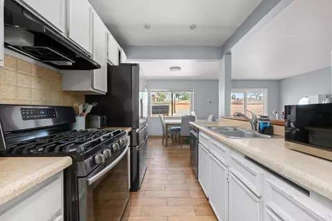 Kitchen - 4608 Calle De Retiro, Oceanside, CA 92057 photo 2 of 2