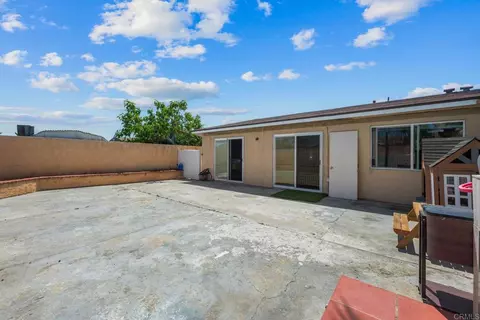 Exterior - 4608 Calle De Retiro, Oceanside, CA 92057 photo 7 of 8