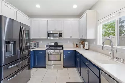 Kitchen - 1361 Sunhaven Rd, Alpine, CA 91901 photo 2 of 3