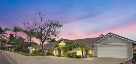 1416 W Country Club Ln, Escondido, CA 92026
