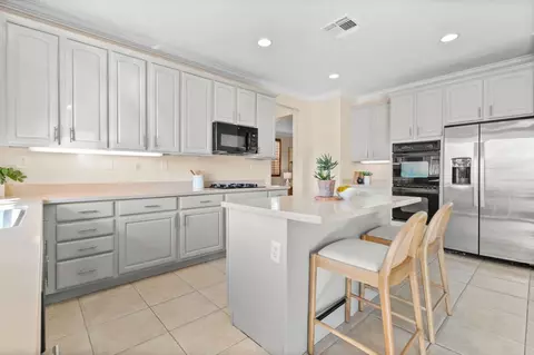 Kitchen - 33360 Barrington, Temecula, CA 92592 photo 2 of 3