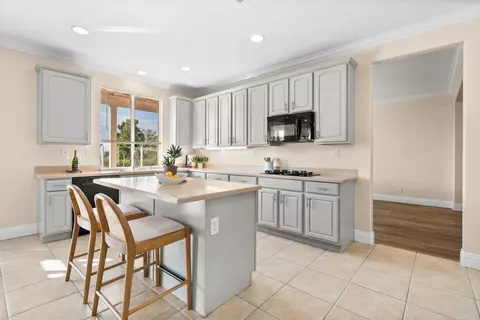 Kitchen - 33360 Barrington, Temecula, CA 92592 photo 1 of 3