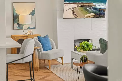 Living - 90 Montego Ct, Coronado, CA 92118 photo 8 of 10