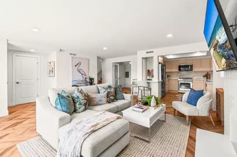 Living - 90 Montego Ct, Coronado, CA 92118 photo 6 of 10