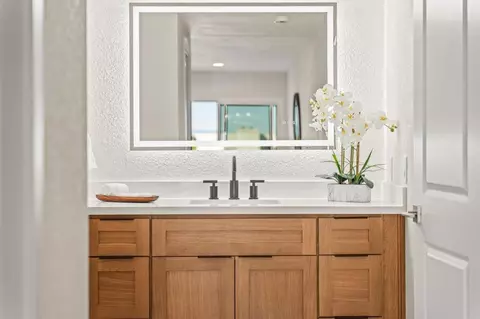 Bath - 90 Montego Ct, Coronado, CA 92118 photo 4 of 6