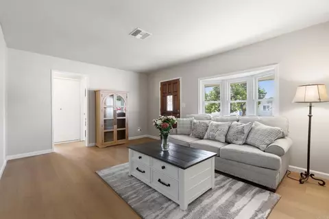 Living - 9468 Doheny Rd, Santee, CA 92071 photo 1 of 1
