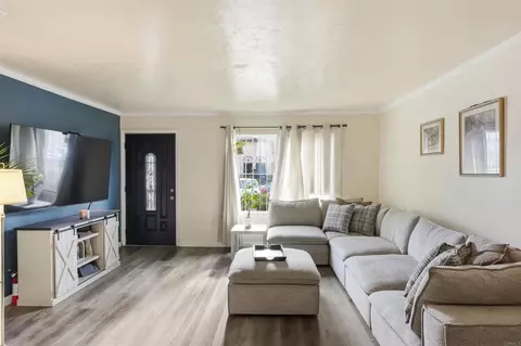 447 Ridgeway Ct, Spring Valley, CA 91977
