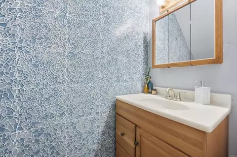 Bath - 447 Ridgeway Ct, Spring Valley, CA 91977 photo 1 of 2