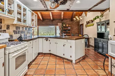 Kitchen - 17089 Lawson Valley Rd, Jamul, CA 91935 photo 3 of 4