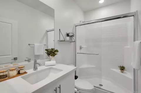 Bath - 35374 Orchard Trl, Fallbrook, CA 92028 photo 1 of 3