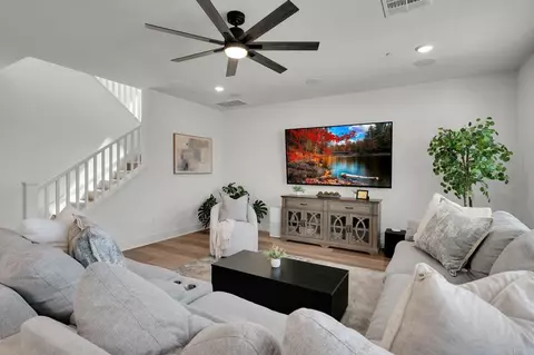 Living - 35374 Orchard Trl, Fallbrook, CA 92028 photo 2 of 2