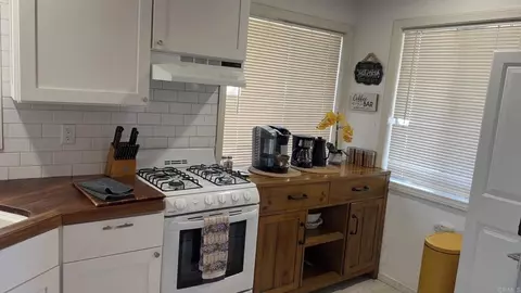 Kitchen - 220 Mountain View Bl, Big Bear City, CA 92314 photo 1 of 3