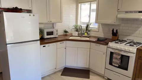 Kitchen - 220 Mountain View Bl, Big Bear City, CA 92314 photo 2 of 3