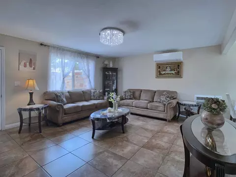 Living - 9104 Northcote Rd, Santee, CA 92071 photo 5 of 6