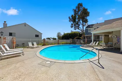 Exterior - 821 Del Mar Downs Rd #D, Solana Beach, CA 92075 photo 6 of 8