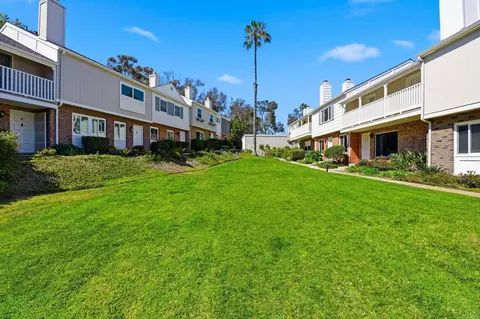 Exterior - 821 Del Mar Downs Rd #D, Solana Beach, CA 92075 photo 7 of 8