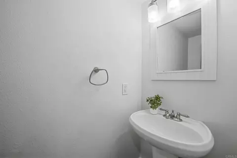 Bath - 821 Del Mar Downs Rd #D, Solana Beach, CA 92075 photo 2 of 3