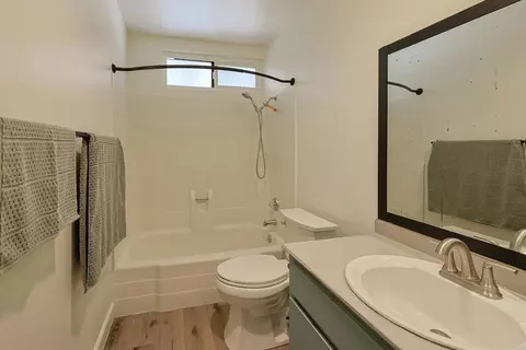 Bath - 1127 Paula Way, Escondido, CA 92027 photo 2 of 2