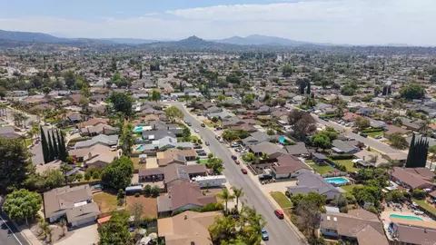 View/Area - 1127 Paula Way, Escondido, CA 92027 photo 4 of 5