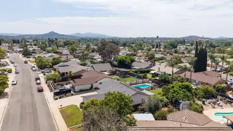 View/Area - 1127 Paula Way, Escondido, CA 92027 photo 2 of 5