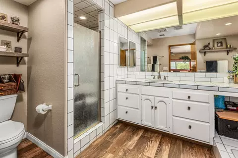 Bath - 17901 Lyons Valley Rd, Jamul, CA 91935 photo 1 of 2