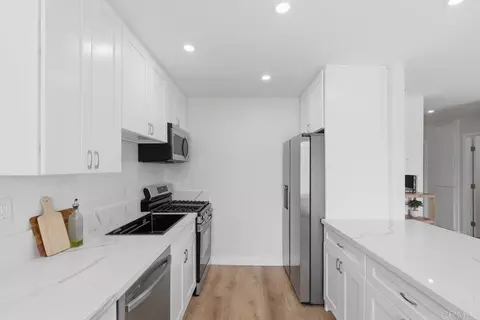 Kitchen - 13754 Mango Dr #315, Del Mar, CA 92014 photo 3 of 3