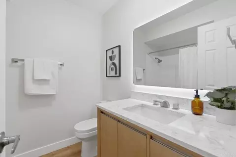 Bath - 13754 Mango Dr #315, Del Mar, CA 92014 photo 1 of 2