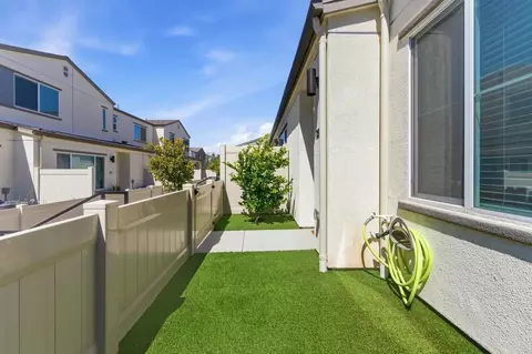 Exterior - 35172 Rangpur Ln, Fallbrook, CA 92028 photo 6 of 7