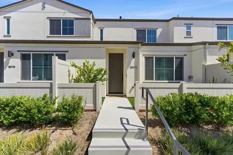 Exterior - 35172 Rangpur Ln, Fallbrook, CA 92028 photo 2 of 7