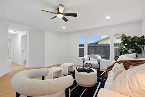 Living - 1333 Helix St, Spring Valley, CA 91977 photo 2 of 3