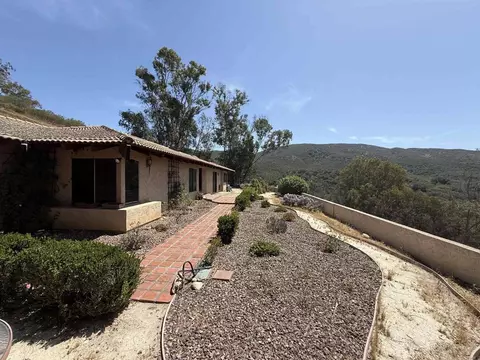8130 Harmony Grove Rd, Escondido, CA 92029