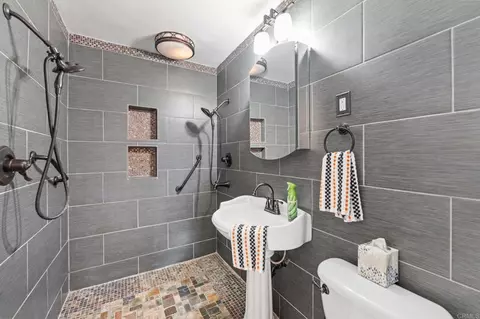 Bath - 1248 Dawnridge Ave, El Cajon, CA 92021 photo 1 of 2