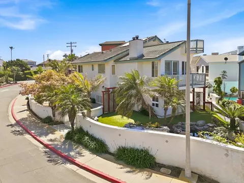 2438 Ocean St, Carlsbad, CA 92008