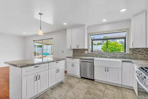 Kitchen - 9416 Saint Andrews Dr, Santee, CA 92071 photo 3 of 4