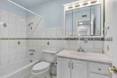 Bath - 9416 Saint Andrews Dr, Santee, CA 92071 photo 2 of 2