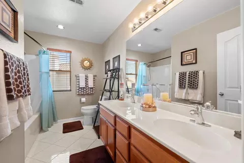 Bath - 2130 Buchanan Ave, Calexico, CA 92231 photo 2 of 4