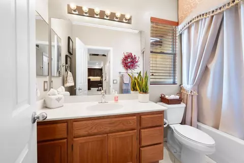 Bath - 2130 Buchanan Ave, Calexico, CA 92231 photo 1 of 4