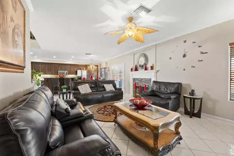Living - 2130 Buchanan Ave, Calexico, CA 92231 photo 2 of 4