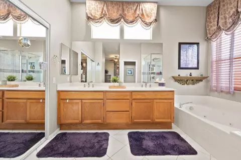 Bath - 2130 Buchanan Ave, Calexico, CA 92231 photo 3 of 4