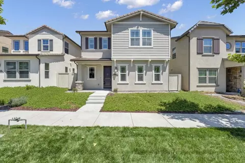 21445 Trail Ridge Dr, Escondido, CA 92029