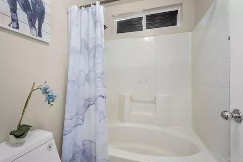 Bath - 44761 Potestas Dr, Temecula, CA 92592 photo 1 of 3