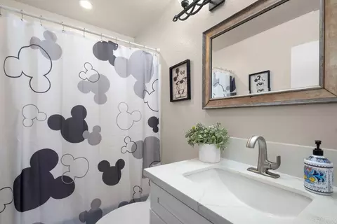 Bath - 44761 Potestas Dr, Temecula, CA 92592 photo 3 of 3