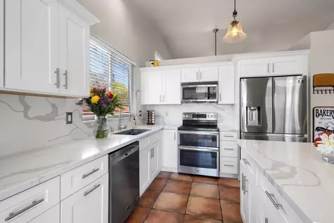 Kitchen - 44761 Potestas Dr, Temecula, CA 92592 photo 2 of 6