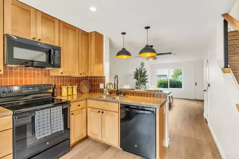 10185 Peaceful Ct, Santee, CA 92071