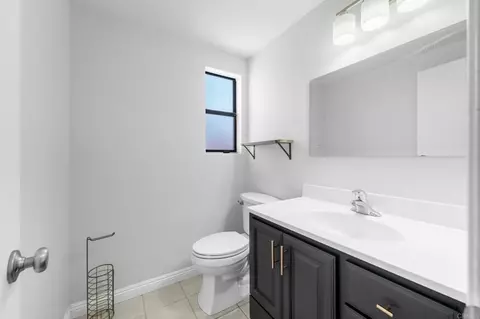 Bath - 1604 Presioca St #5, Spring Valley, CA 91977 photo 1 of 2