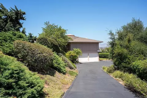 11238 Rolling Hills Dr, El Cajon, CA 92020
