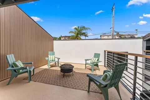 Exterior - 674 Hygeia Ave, Encinitas, CA 92024 photo 4 of 7