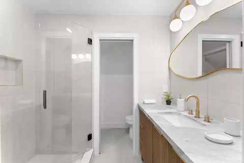 Bath - 674 Hygeia Ave, Encinitas, CA 92024 photo 3 of 4