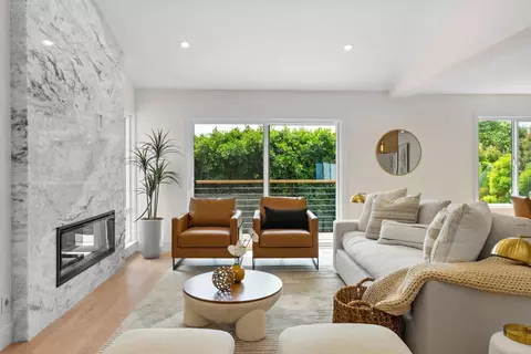 Living - 674 Hygeia Ave, Encinitas, CA 92024 photo 1 of 2