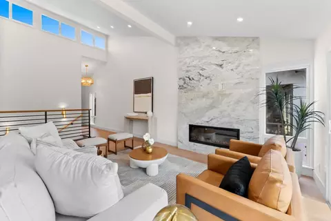 Living - 674 Hygeia Ave, Encinitas, CA 92024 photo 2 of 2